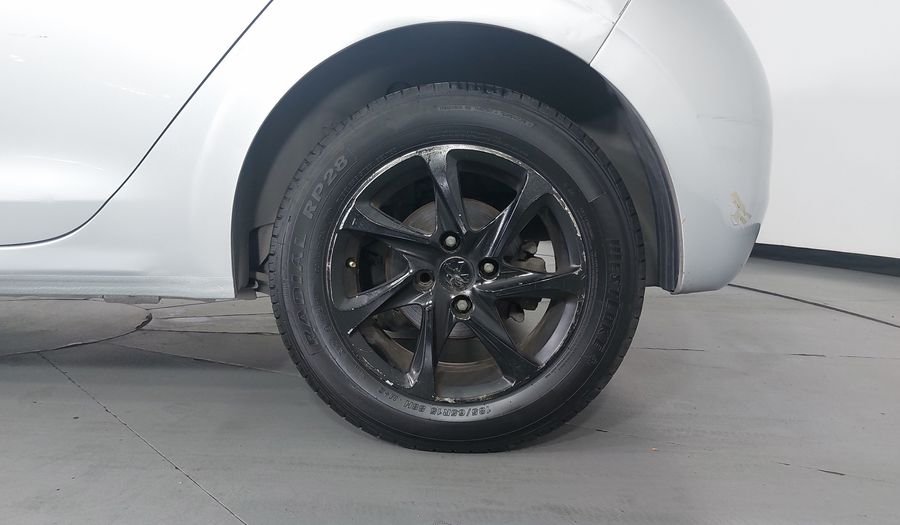Peugeot 208 1.6 ALLURE MT Hatchback 2015