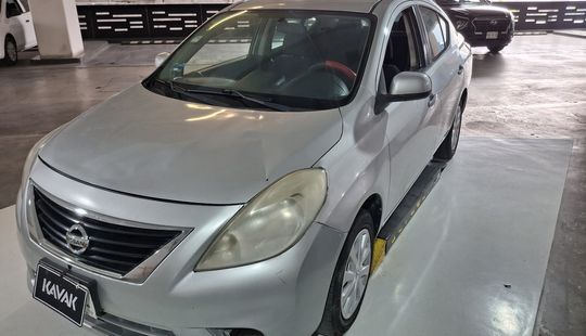Nissan • Versa