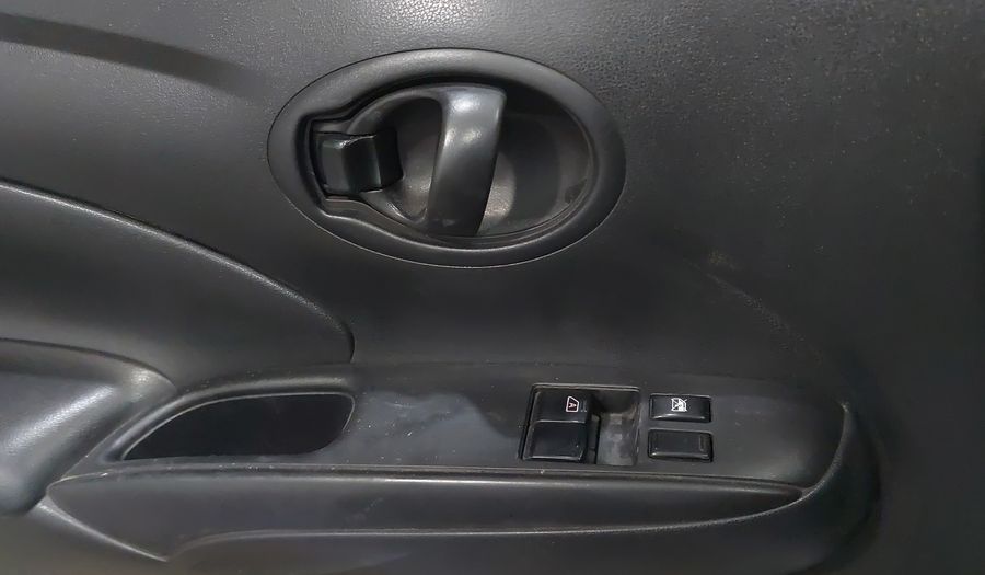 Nissan Versa 1.6 SENSE TA AC Sedan 2012