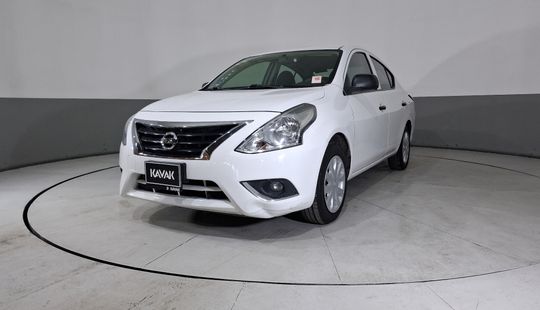 Nissan • Versa