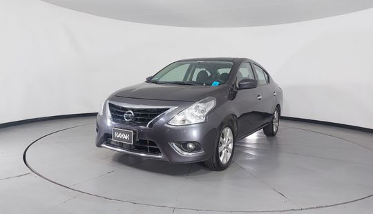 Nissan • Versa