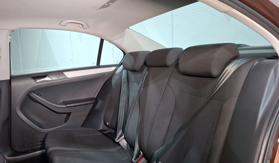 Volkswagen Jetta 2.5 TRENDLINE TIP. Sedan 2016