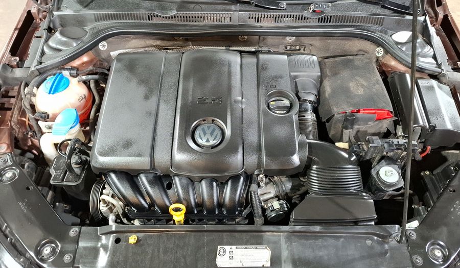Volkswagen Jetta 2.5 TRENDLINE TIP. Sedan 2016