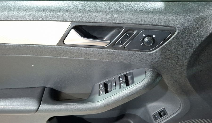 Volkswagen Jetta 2.5 TRENDLINE TIP. Sedan 2016