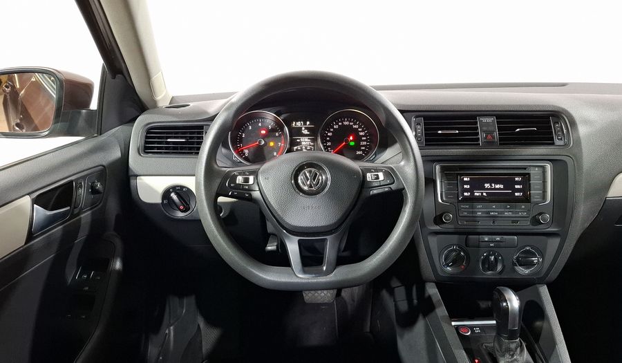 Volkswagen Jetta 2.5 TRENDLINE TIP. Sedan 2016