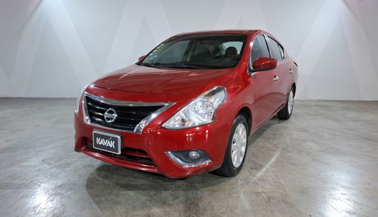 Nissan • Versa