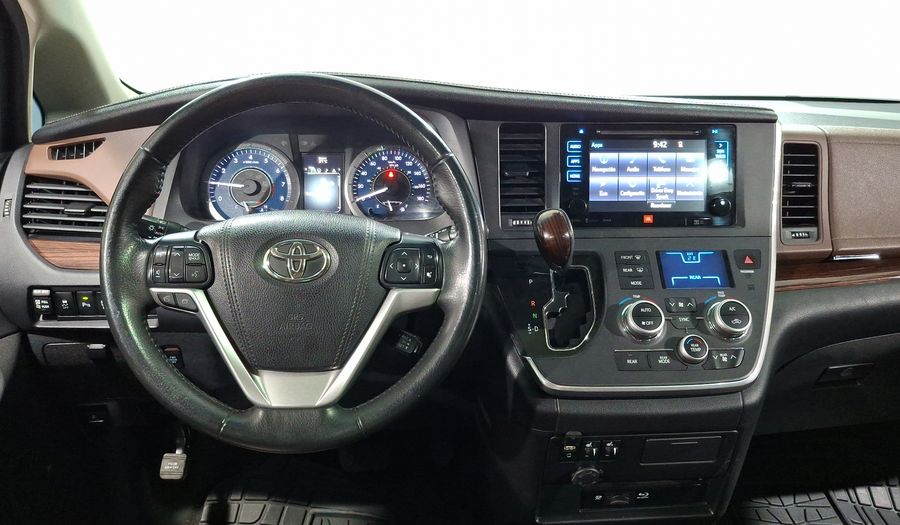 Toyota Sienna 3.5 LIMITED AT Minivan 2017