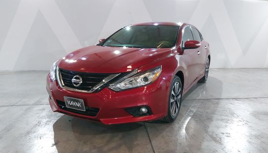 Nissan • Altima