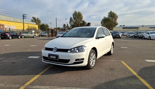 Volkswagen • Golf