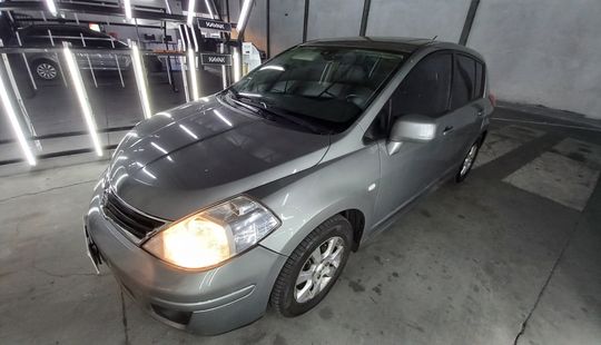 Nissan • Tiida
