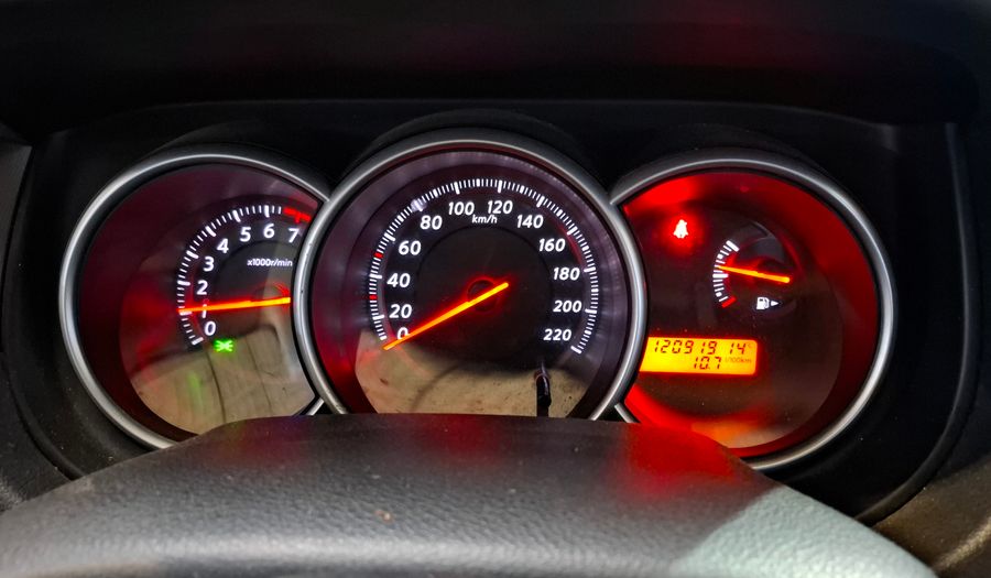 Nissan Tiida 1.8 TEKNA MT Hatchback 2012
