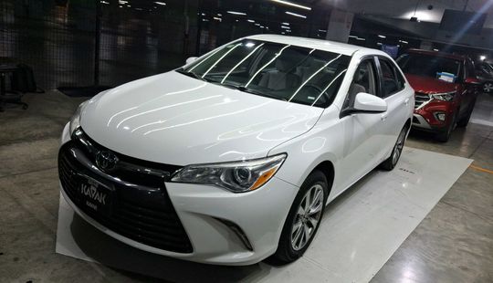Toyota • Camry