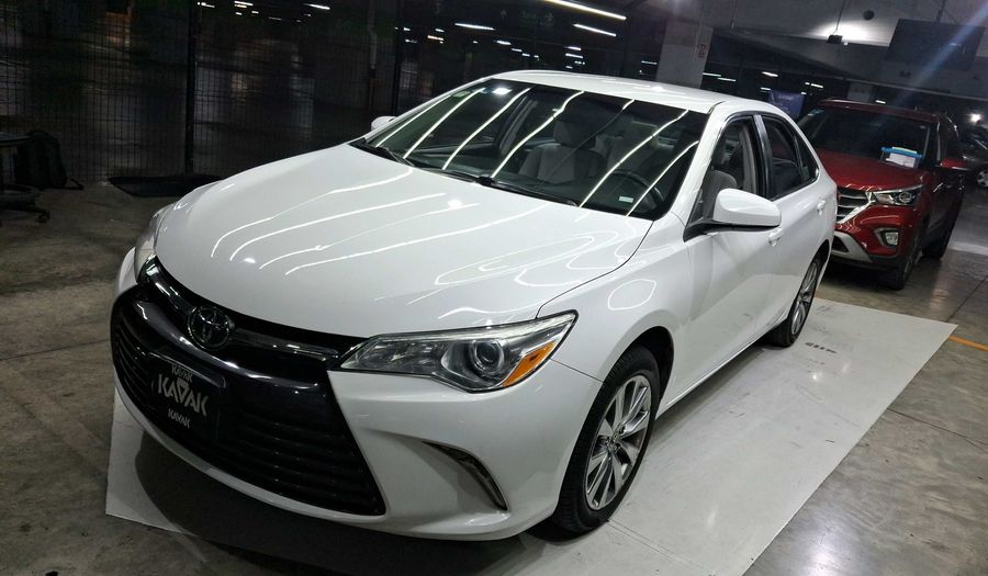Toyota Camry 2.5 LE 6AT Sedan 2016