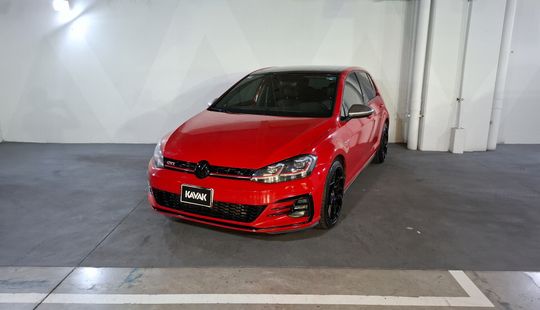 Volkswagen • Golf