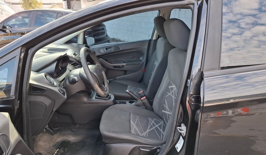 Ford Fiesta Kinetic Design 1.6 S Hatchback 2015