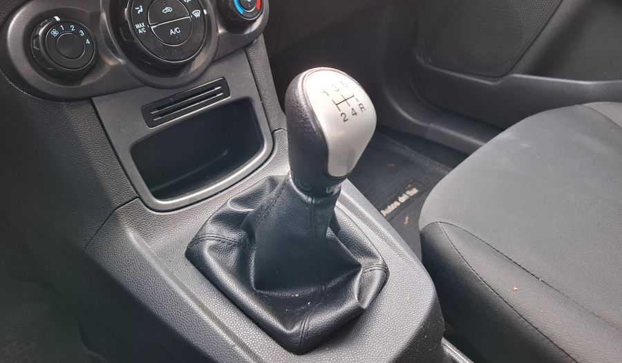 Ford Fiesta Kinetic Design 1.6 S Hatchback 2015