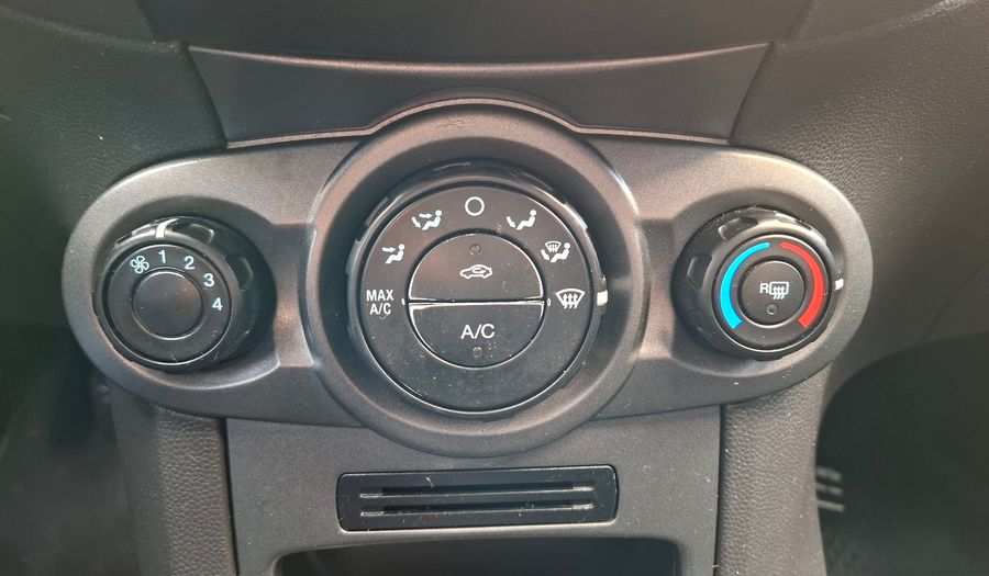 Ford Fiesta Kinetic Design 1.6 S Hatchback 2015