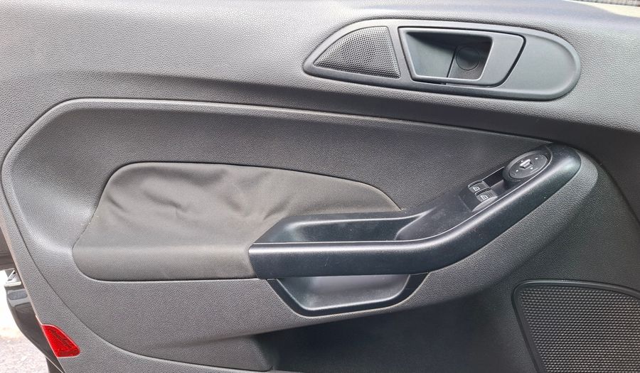 Ford Fiesta Kinetic Design 1.6 S Hatchback 2015