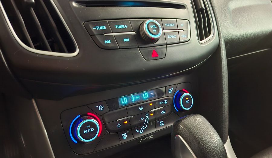 Ford Focus Iii 2.0 SE PLUS AT Hatchback 2017