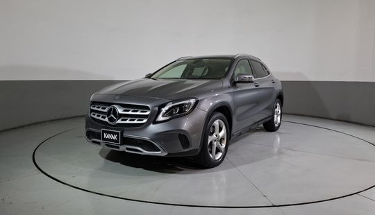 Mercedes Benz • Clase GLA
