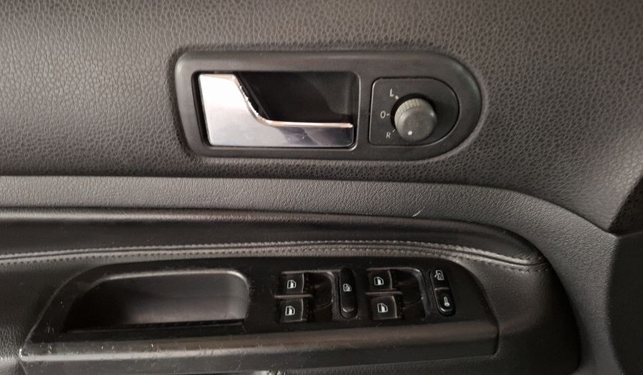 Volkswagen Jetta 1.9 TDI MT Sedan 2010