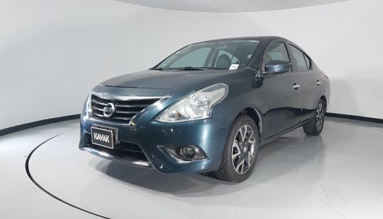Nissan • Versa
