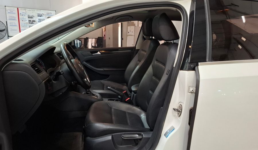 Volkswagen Vento 2.5 LUXURY TIPTRONIC MY15 Sedan 2014