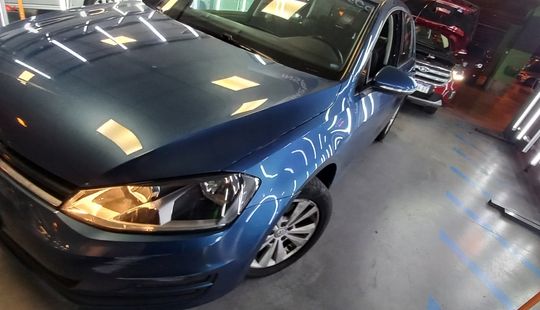 Volkswagen • Golf