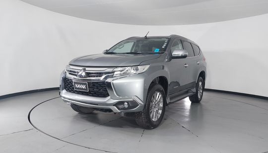 Mitsubishi • Montero