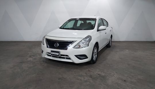Nissan • Versa