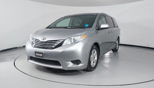 Toyota • Sienna