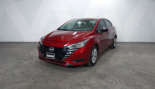 Nissan • Versa
