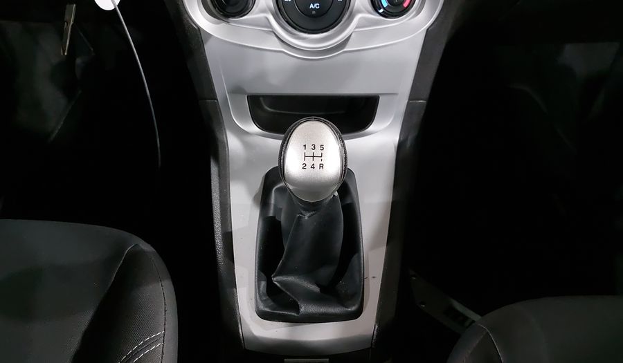 Ford Fiesta 1.6 SE MT Sedan 2016