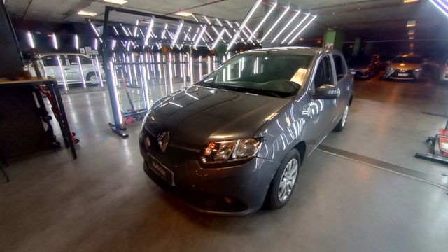 Renault • Logan
