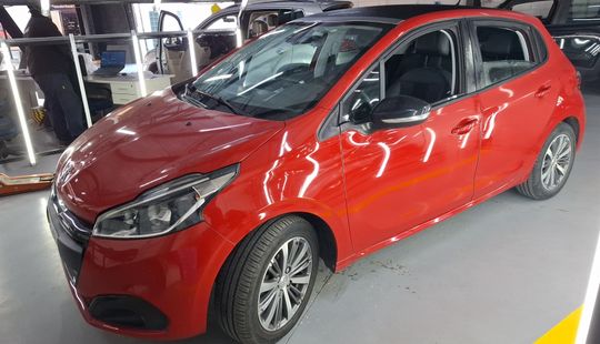 Peugeot • 208