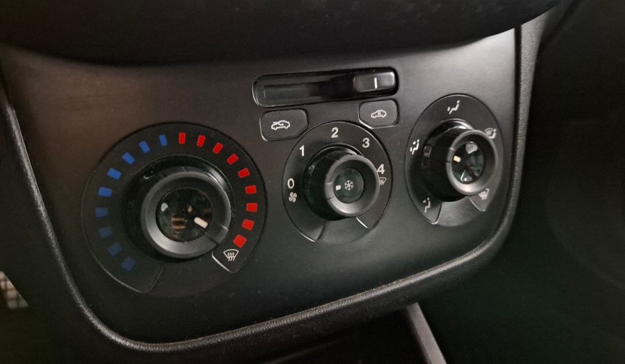 Fiat Punto 1.6 16V SPORTING 5P Hatchback 2013