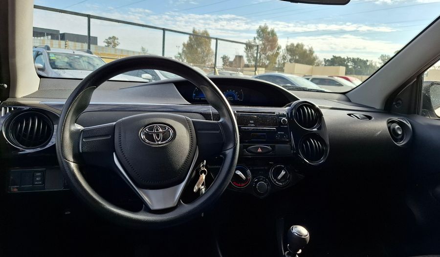 Toyota Etios 1.5 X Sedan 2020