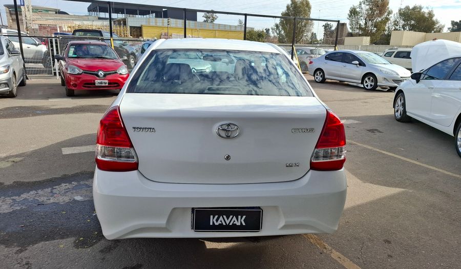 Toyota Etios 1.5 X Sedan 2020