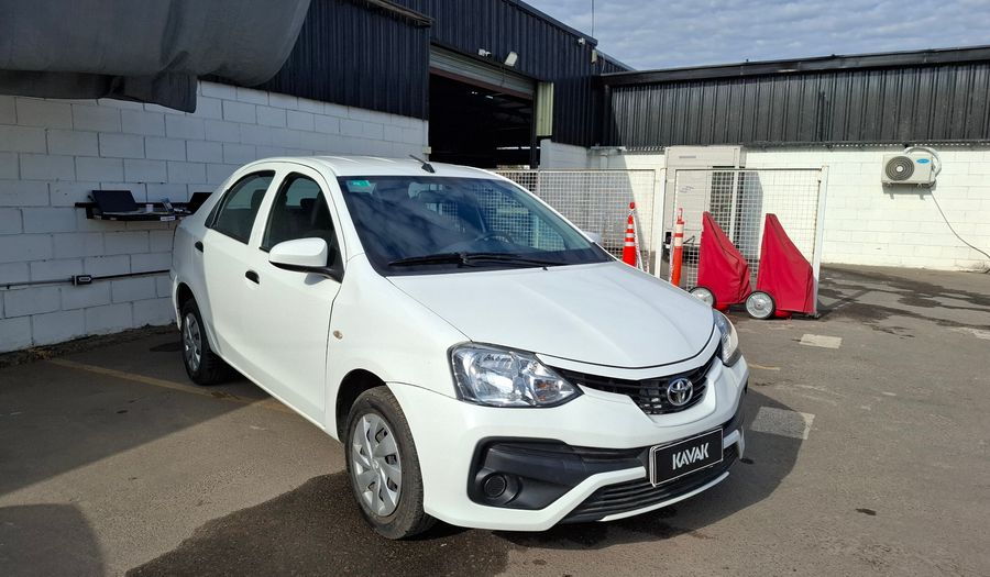Toyota Etios 1.5 X Sedan 2020