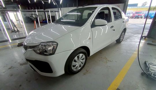 Toyota • Etios