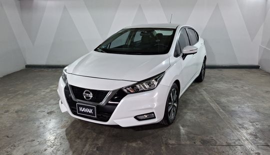 Nissan • Versa