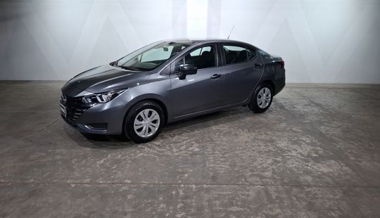 Nissan • Versa