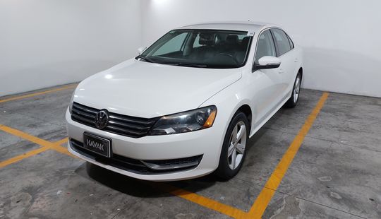 Volkswagen • Passat