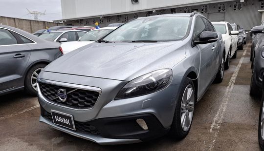 Volvo • V40