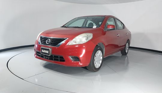 Nissan • Versa