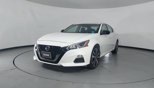 Nissan • Altima