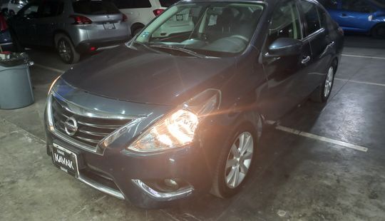 Nissan • Versa