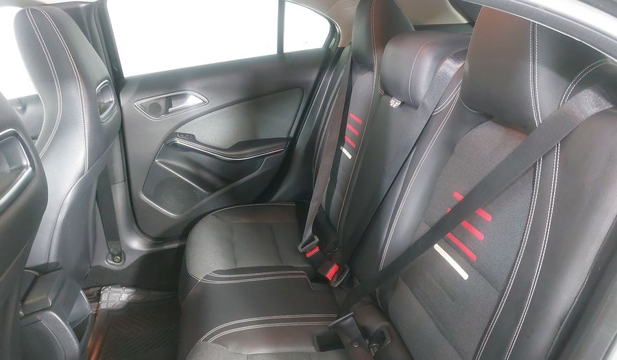 Mercedes Benz Clase A 1.6 200 STYLE Hatchback 2017