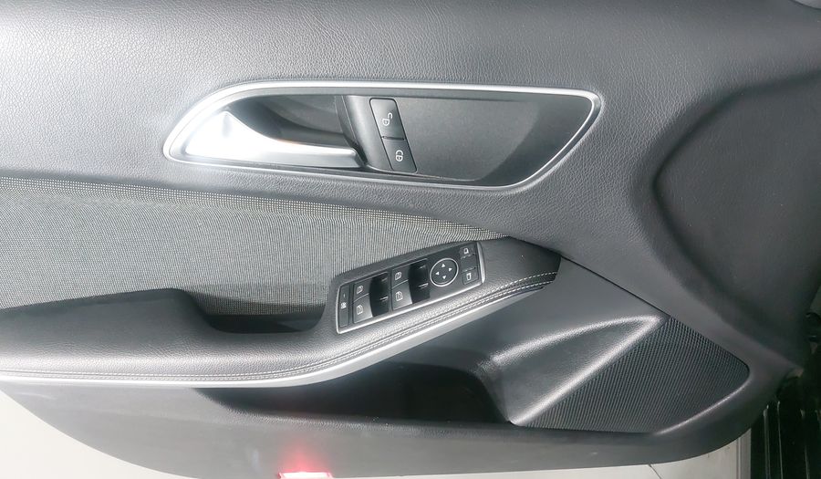 Mercedes Benz Clase A 1.6 200 STYLE Hatchback 2017