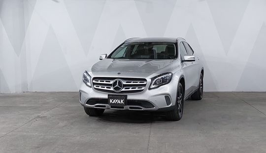Mercedes Benz • Clase GLA